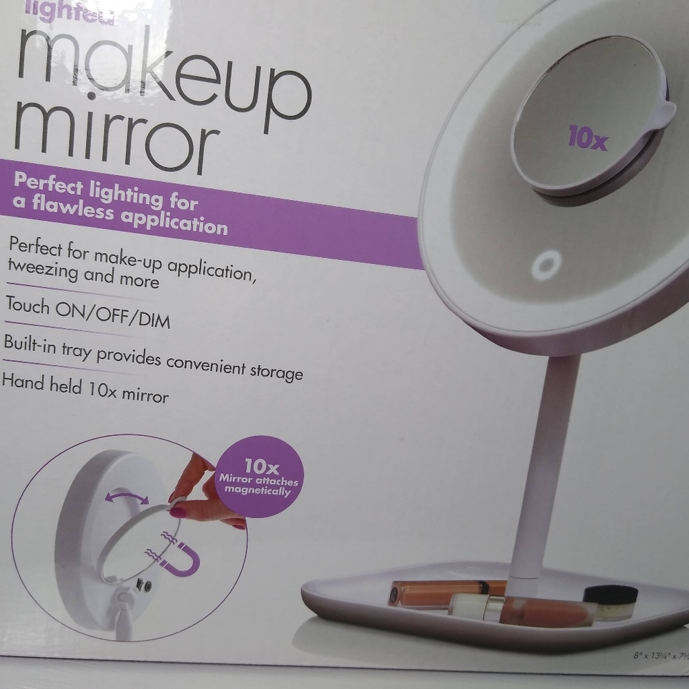 Lighted makeup mirror